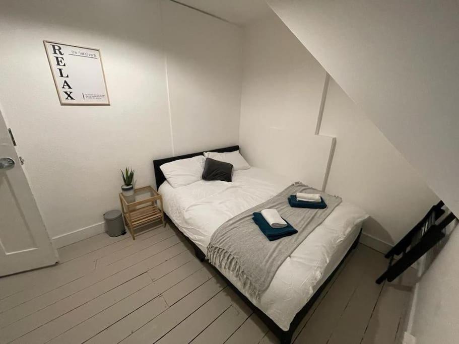 Stunning 2 Bedroom On Tower Bridge London Exterior photo